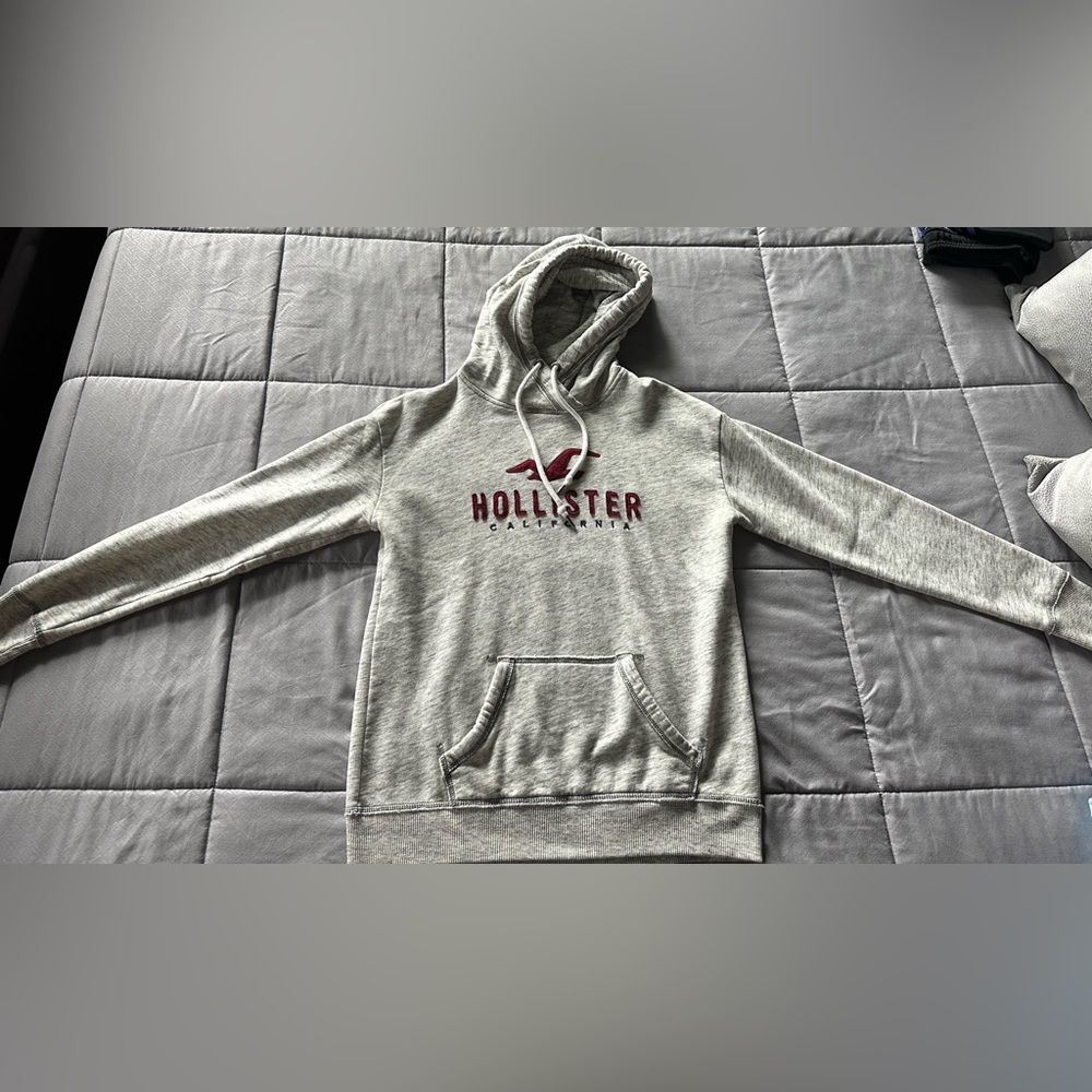 cream hollister hoodie
